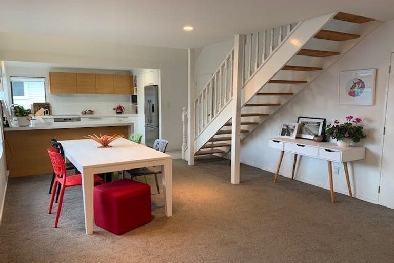 Photo of property in 2/22 Seine Road, Forrest Hill, Auckland, 0620