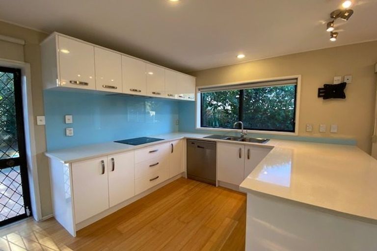 Photo of property in 5 Fielding Crescent, Farm Cove, Auckland, 2012
