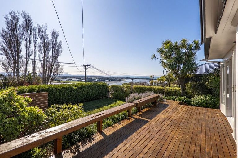 Photo of property in 87 Saint Andrews Hill Road, Mount Pleasant, Christchurch, 8081