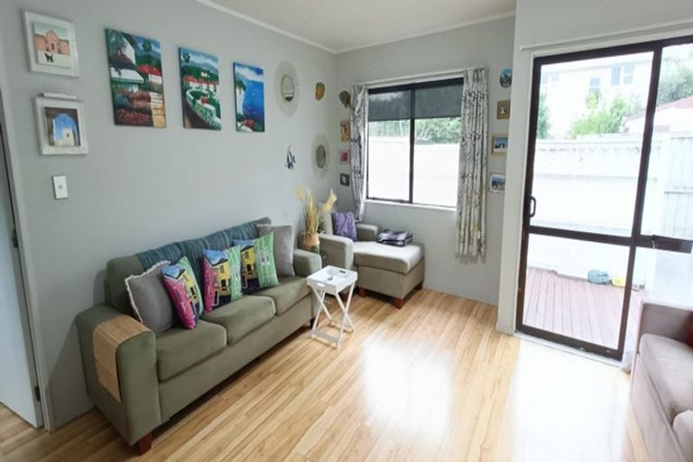 Photo of property in 2/213 Lake Road, Belmont, Auckland, 0622