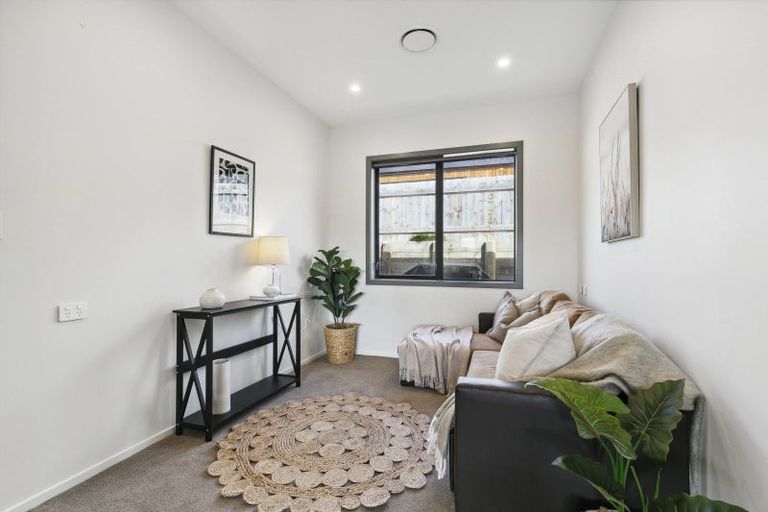 Photo of property in 17 Prestbury Grove, Churton Park, Wellington, 6037