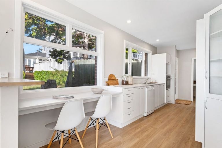 Photo of property in 97 Dyers Pass Road, Cashmere, Christchurch, 8022