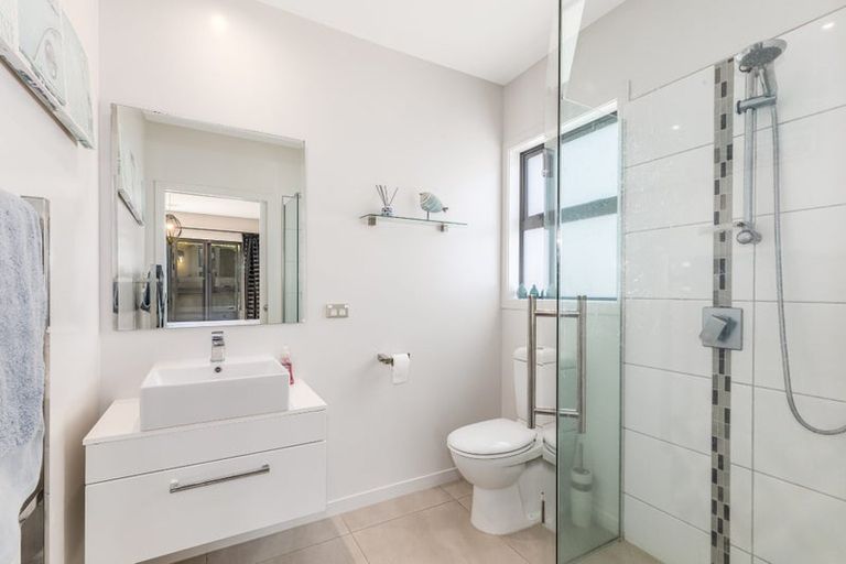 Photo of property in 28 Nelson Avenue, Aotea, Porirua, 5024