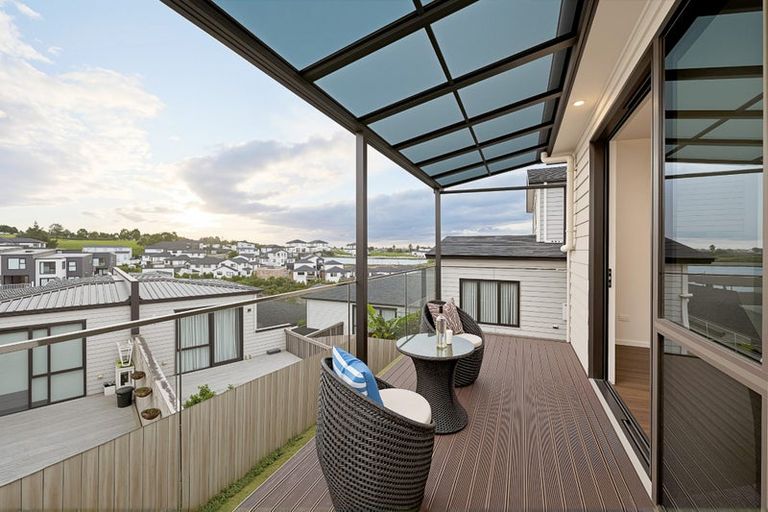Photo of property in 32 Mcwhirters Farm Lane, Massey, Auckland, 0614