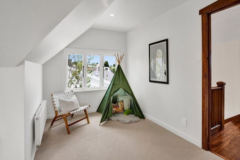 Photo of property in 19 Baring Terrace, Strandon, New Plymouth, 4312