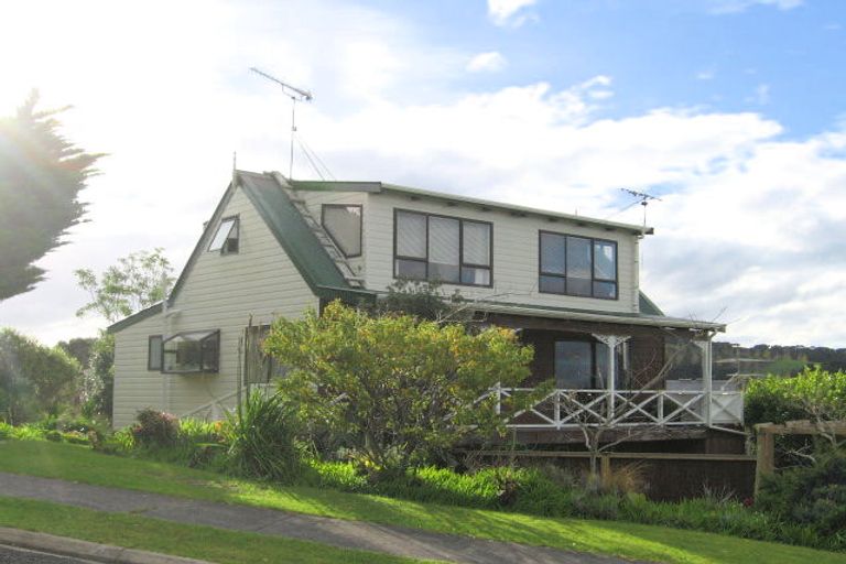 Photo of property in 2 Kahurangi Place, Snells Beach, 0920