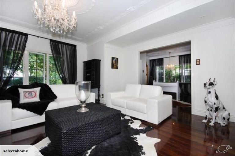 Photo of property in 18 Nikau Street, Eastbourne, Lower Hutt, 5013