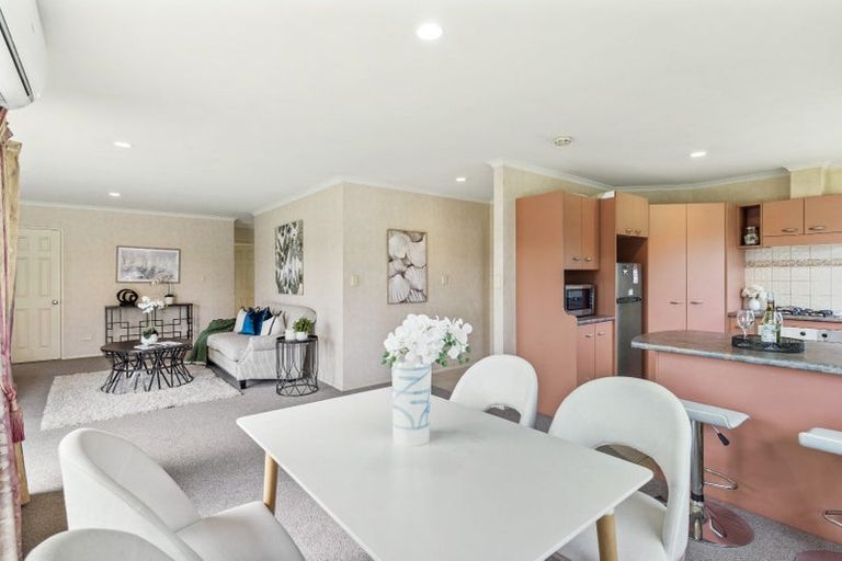 Photo of property in 1 Cabeleigh Drive, Helensville, 0800