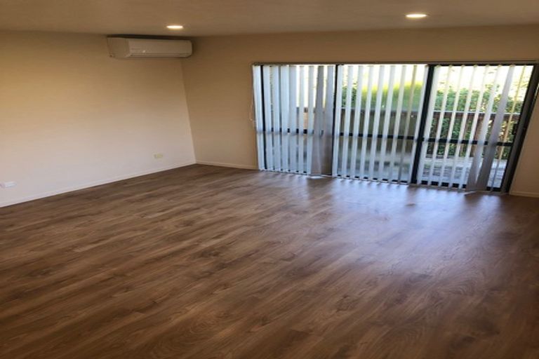 Photo of property in 8 Blethyn Place, Te Atatu South, Auckland, 0610