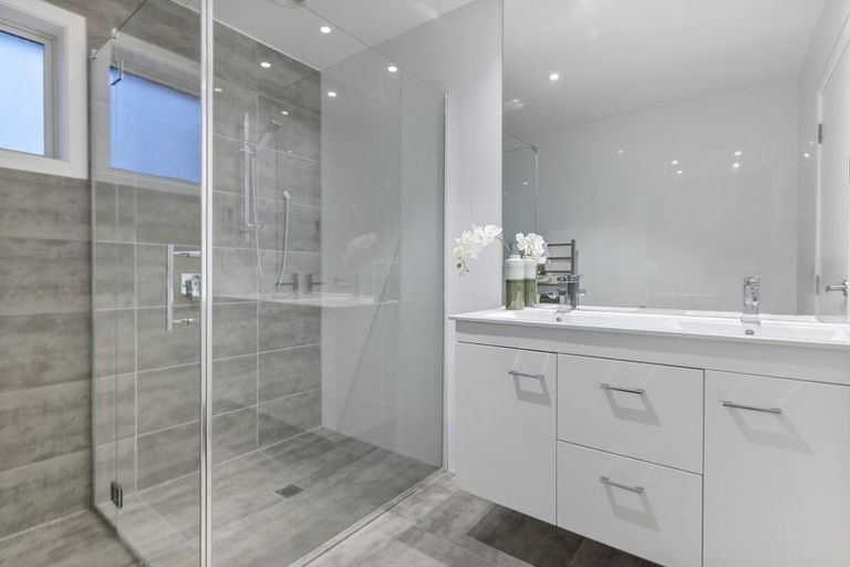 Photo of property in 8 Verley Rise, East Tamaki Heights, Auckland, 2016