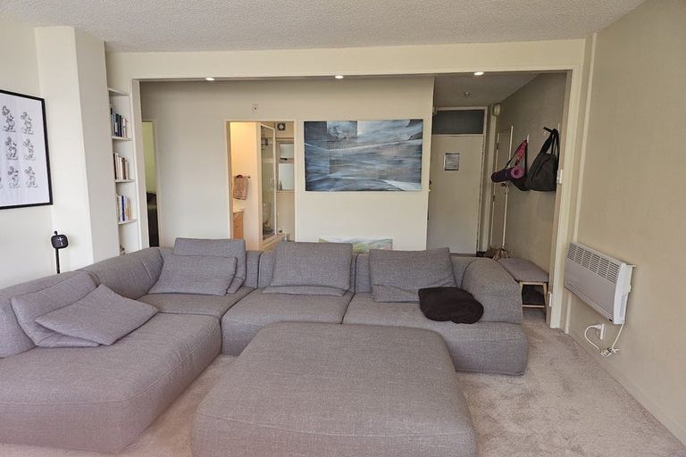 Photo of property in Jerningham Apartments, 20 Oriental Terrace, Oriental Bay, Wellington, 6011