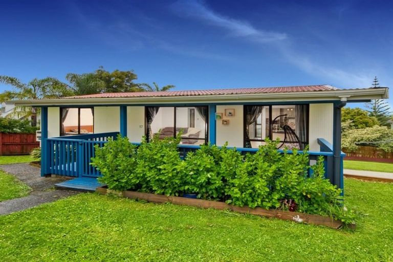 Photo of property in 17 Rehia Road, Massey, Auckland, 0614