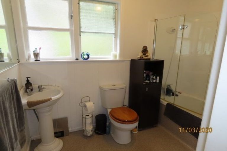 Photo of property in 25 Edmonton Road, Henderson, Auckland, 0612
