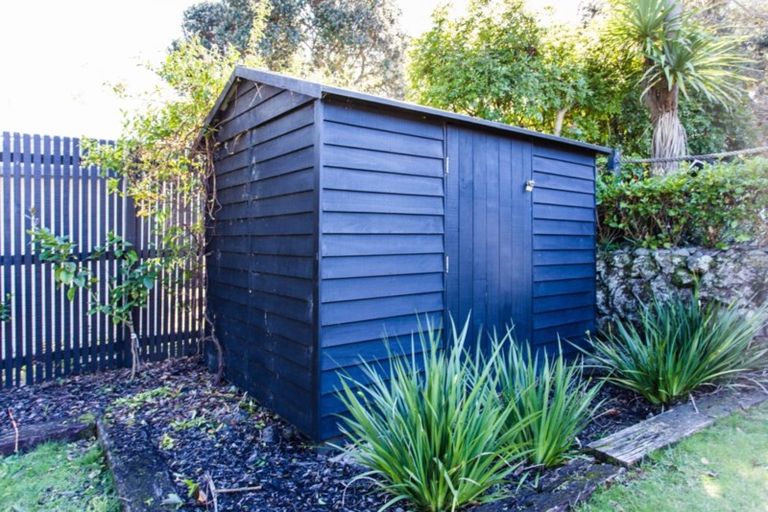 Photo of property in 46 Woodstock Road, Forrest Hill, Auckland, 0620