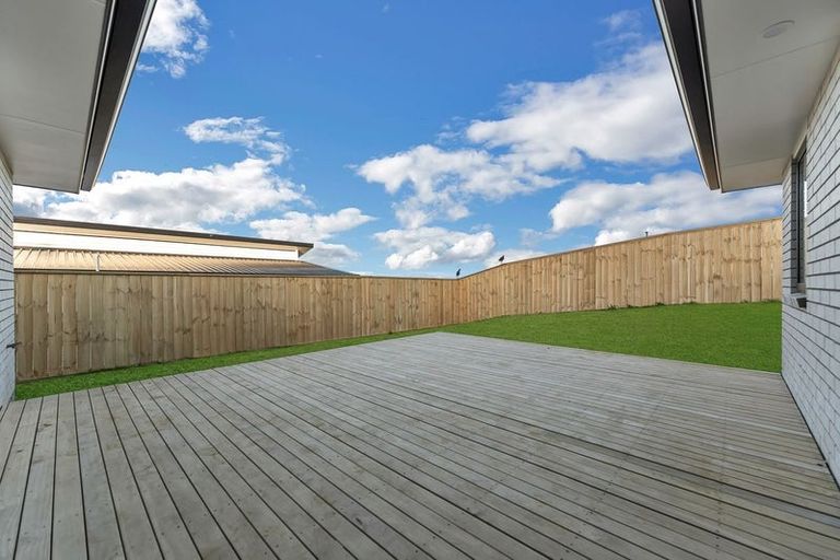 Photo of property in 8 Viv Green Place, Pokeno, 2402