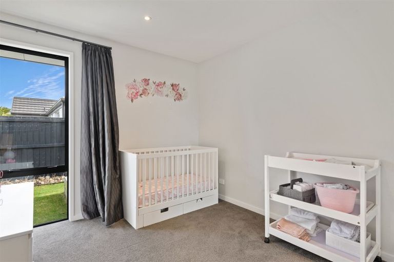 Photo of property in 98 Broadhaven Avenue, Parklands, Christchurch, 8083