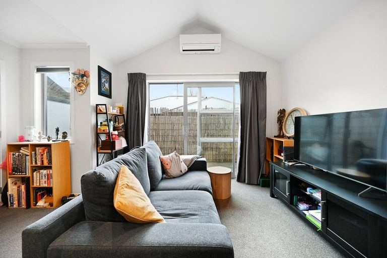 Photo of property in 2/5 Teddy Street, Whitiora, Hamilton, 3200