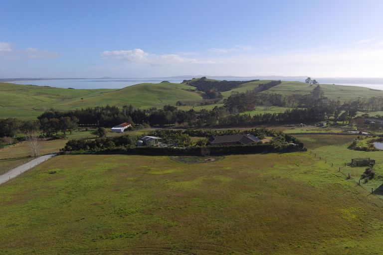 Photo of property in 18 Taipa View Road, Taipa, 0483