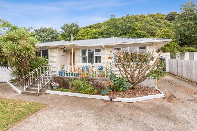 Photo of property in 12 Brazier Grove, Paraparaumu, 5032
