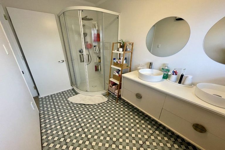 Photo of property in 27 Guthrie Street, Waterloo, Lower Hutt, 5011