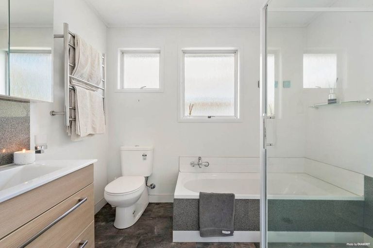 Photo of property in 57 Archmillen Avenue, Pakuranga Heights, Auckland, 2010