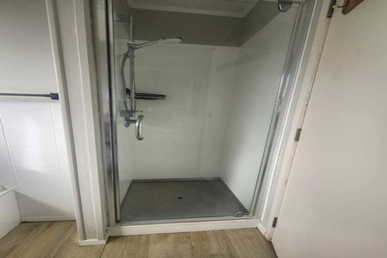 Photo of property in 1/34 Darren Crescent, Half Moon Bay, Auckland, 2012