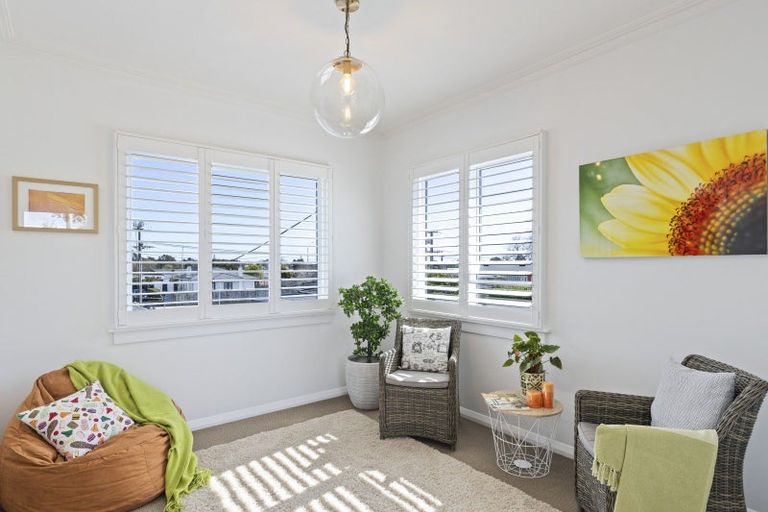 Photo of property in 11 Waimea Street, Westown, New Plymouth, 4310