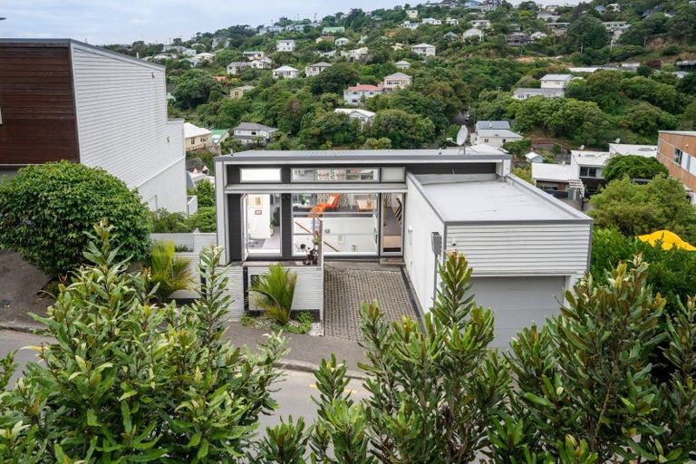 Photo of property in 20 Tiketike Way, Brooklyn, Wellington, 6021