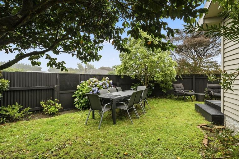 Photo of property in 2 Hadfield Place, Paraparaumu Beach, Paraparaumu, 5032