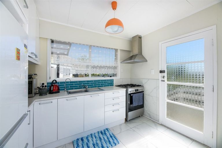 Photo of property in 2/27 Spence Road, Henderson, Auckland, 0612