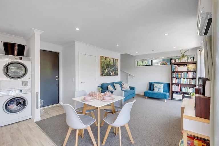 Photo of property in 7 Ara Patukawenga, Tawa, Wellington, 5028