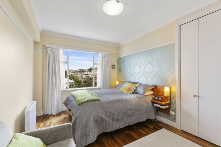 Photo of property in Owd Trafford Flats, 17 Brougham Street, Mount Victoria, Wellington, 6011