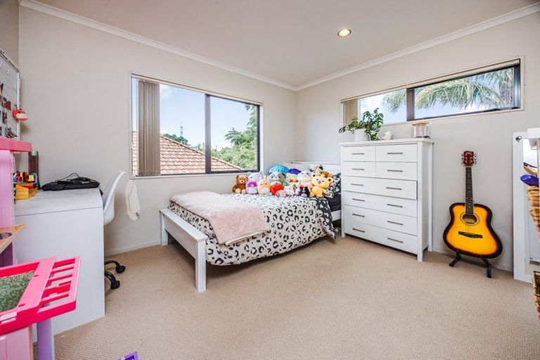 Photo of property in 24 Corsica Way, Karaka, Papakura, 2113