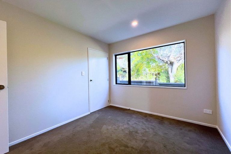 Photo of property in 42 Don Oliver Lane, Glen Eden, 0602