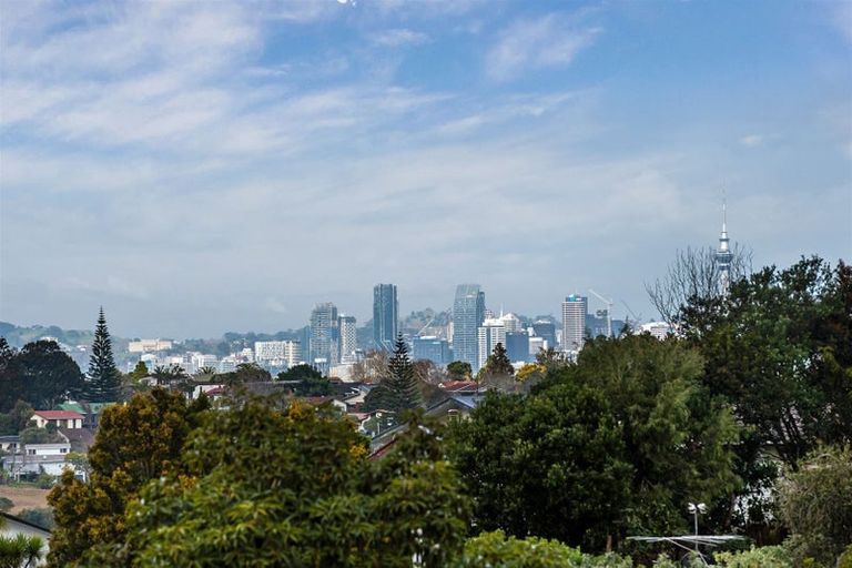 Photo of property in 1/301 Sunset Road, Sunnynook, Auckland, 0632