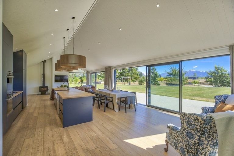 Photo of property in 2 Little Orchard Way, Wanaka, 9382