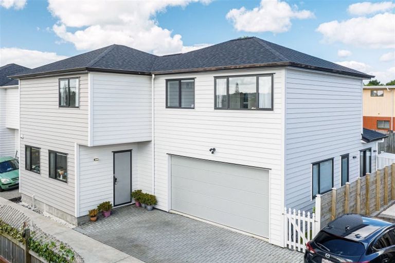 Photo of property in 113b Wharf Road, Te Atatu Peninsula, Auckland, 0610