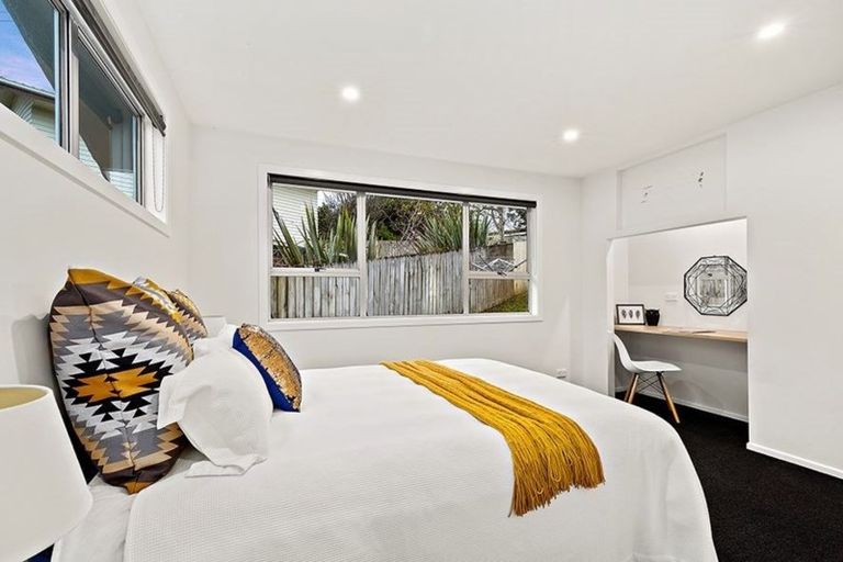 Photo of property in 3 Shale Avenue, Massey, Auckland, 0614