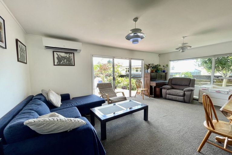 Photo of property in 2/24 Bedford Street, Te Atatu South, Auckland, 0610