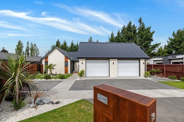 Photo of property in 19 Kohunga Crescent, Bottle Lake, Christchurch, 8083