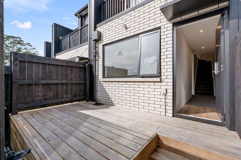 Photo of property in 3 Meg Lane, Glen Eden, 0602