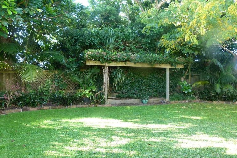 Photo of property in 1/69 Palmerston Road, Birkenhead, Auckland, 0626