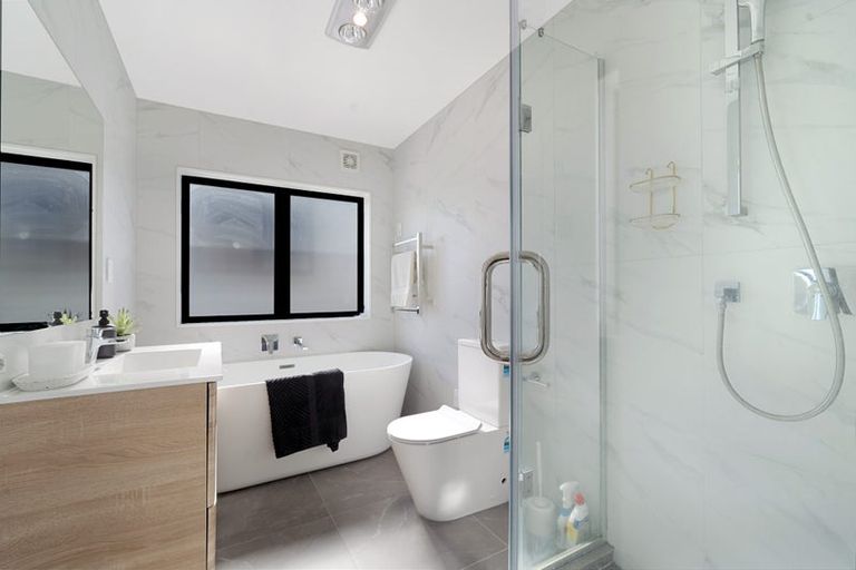 Photo of property in 22b Toru Street, Te Atatu Peninsula, Auckland, 0610