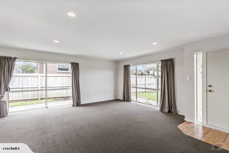 Photo of property in 15 Hocken Place, Mangere Bridge, Auckland, 2022