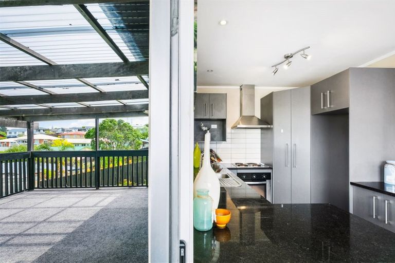 Photo of property in 37 Triangle Road, Massey, Auckland, 0614