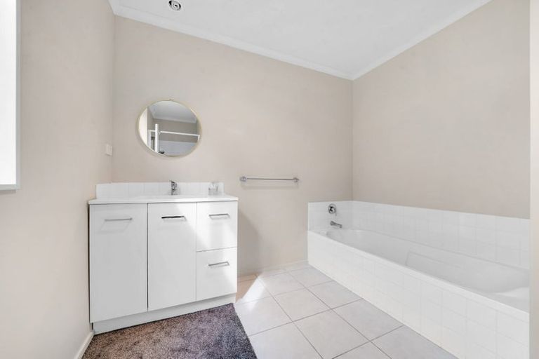 Photo of property in 2 Ritchie Crescent, Takanini, 2112