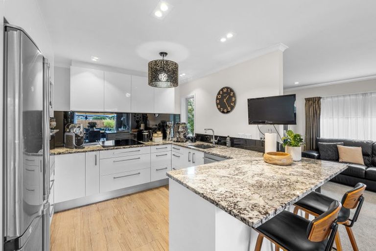 Photo of property in 9 Millstone Lane, Henderson, Auckland, 0612