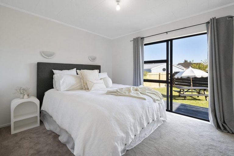 Photo of property in 18 Suzanne Grove, Kelvin Grove, Palmerston North, 4414