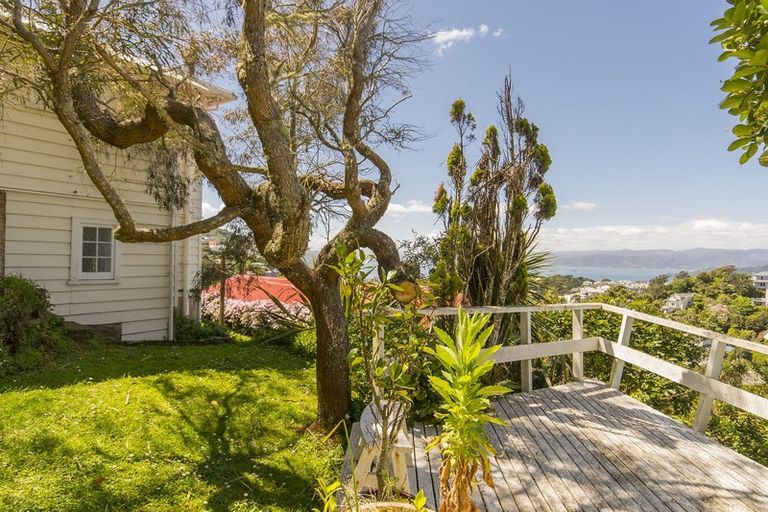 Photo of property in 9 Thorby Street, Northland, Wellington, 6012