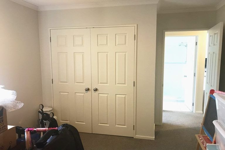 Photo of property in 1 Canonbie Place, East Tamaki Heights, Auckland, 2016